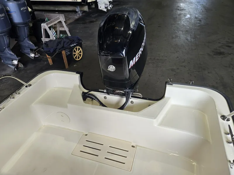 Slide: The Image of Boston Whaler 170 Montauk 2010 - 7844731
