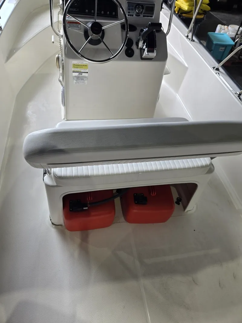Slide: The Image of Boston Whaler 170 Montauk 2010 - 7844736