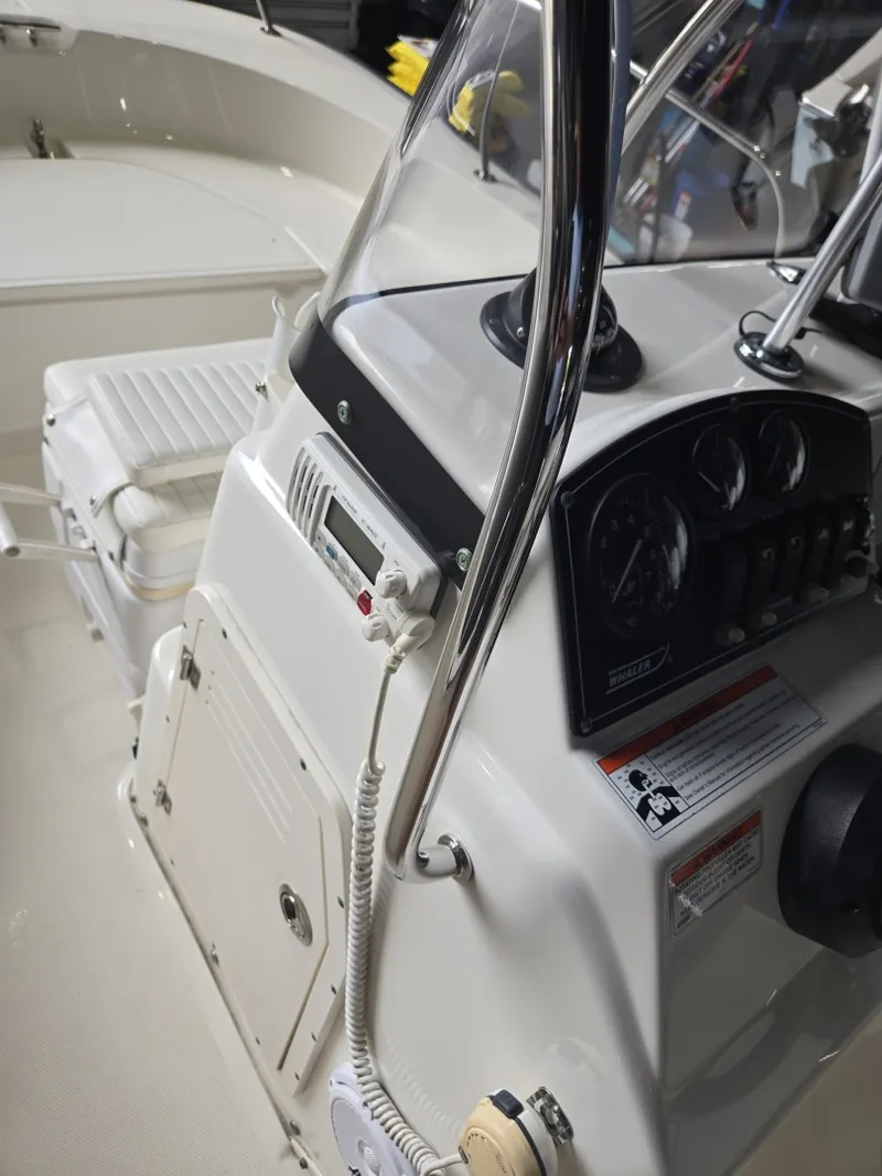 Slide: The Image of Boston Whaler 170 Montauk 2010 - 7844734