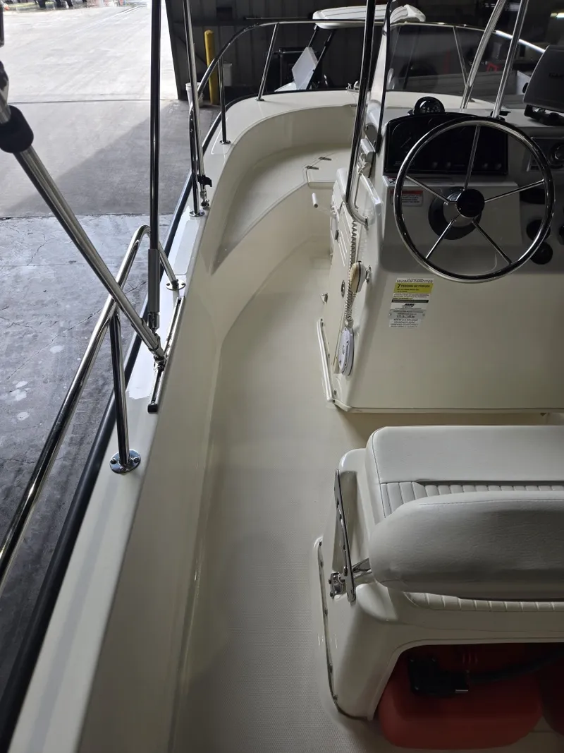 Slide: The Image of Boston Whaler 170 Montauk 2010 - 7844729