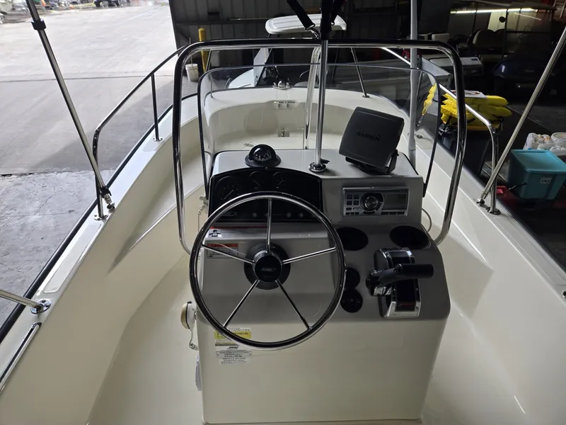Slide: The Image of Boston Whaler 170 Montauk 2010 - 7844728