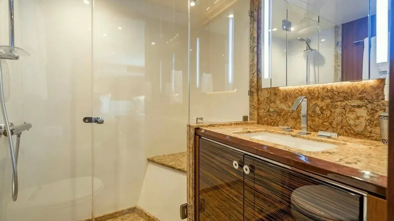 Slide: The Image of Twin En-Suite Head - 7848925