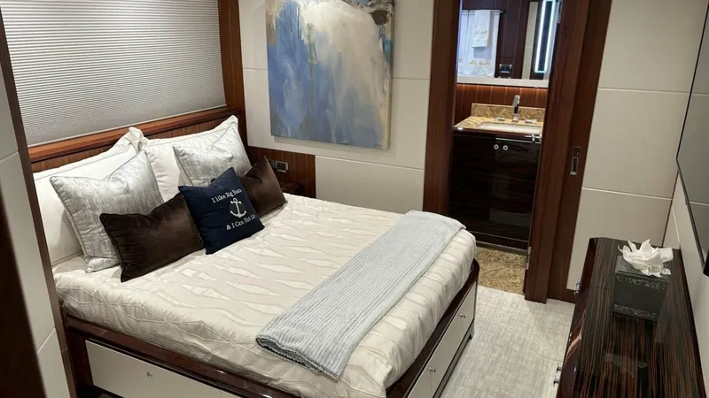 Slide: The Image of Queen Guest Stateroom - 7848920