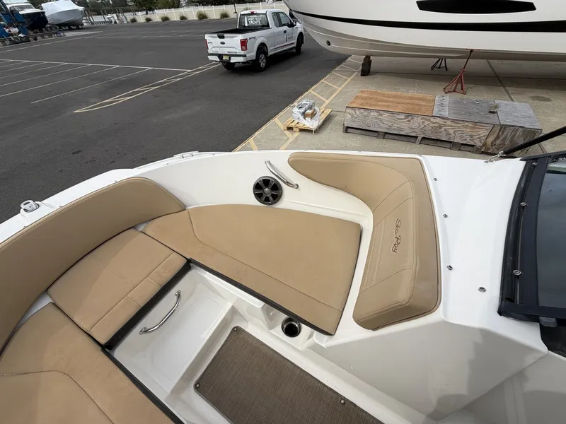 Slide: The Image of Sea Ray SPX 210 Outboard 2020 - 7847684