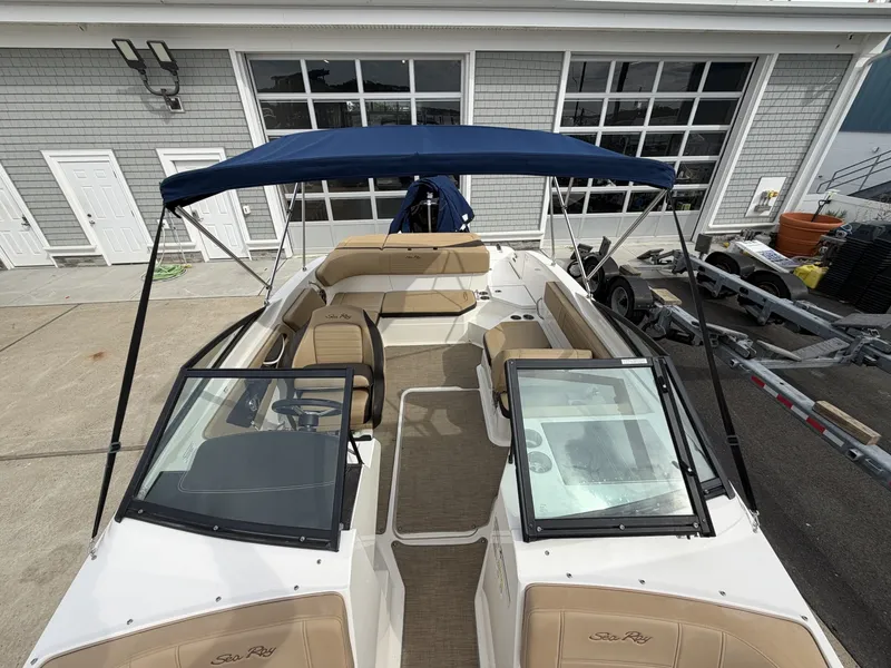 Slide: The Image of Sea Ray SPX 210 Outboard 2020 - 7847659