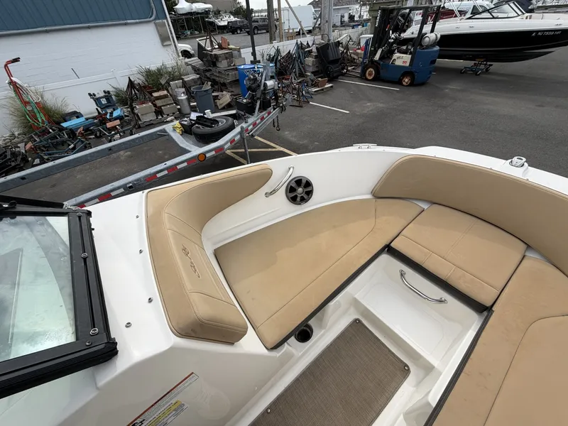 Slide: The Image of Sea Ray SPX 210 Outboard 2020 - 7847685