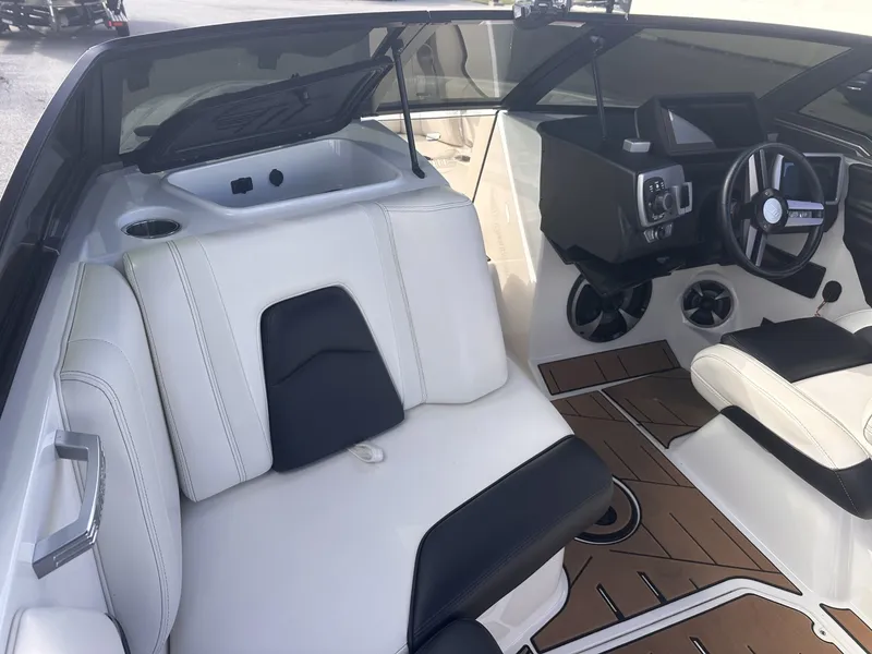 Slide: The Image of Malibu 21 MLX WakeSetter 2019 - 7848096