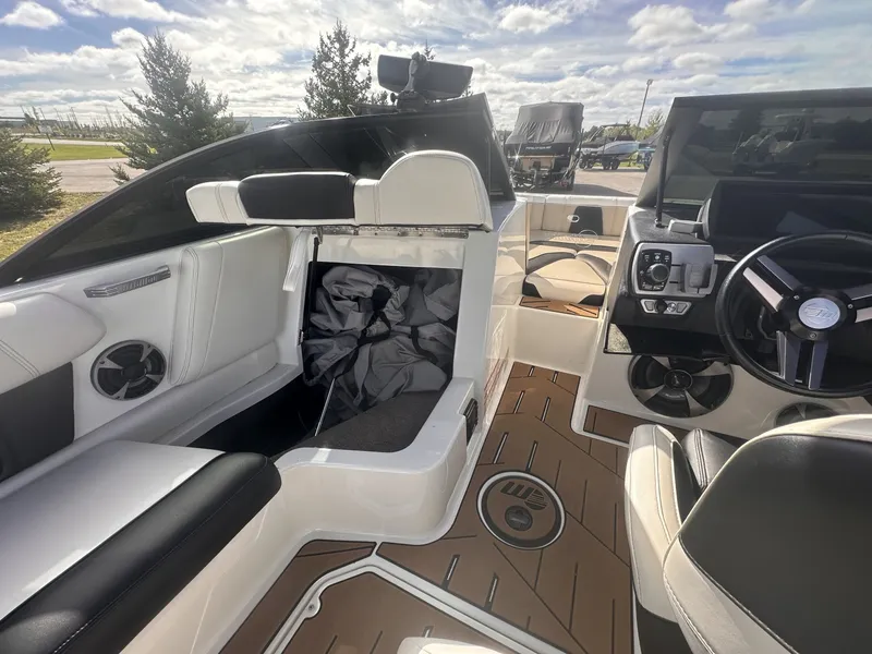 Slide: The Image of Malibu 21 MLX WakeSetter 2019 - 7848106