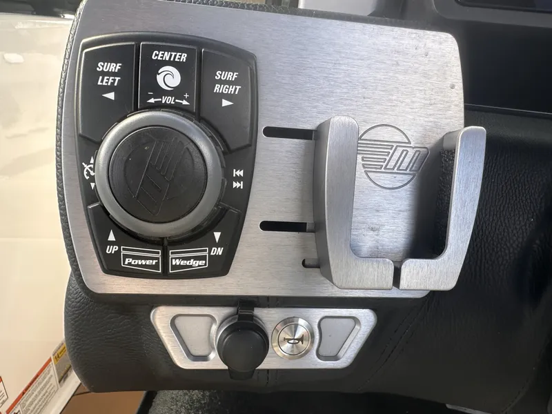 Slide: The Image of Malibu 21 MLX WakeSetter 2019 - 7848097