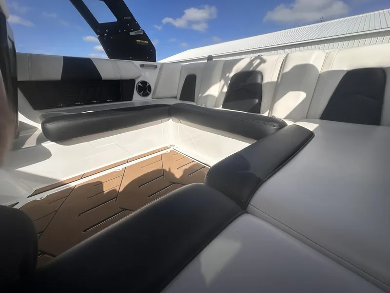 Slide: The Image of Malibu 21 MLX WakeSetter 2019 - 7848107