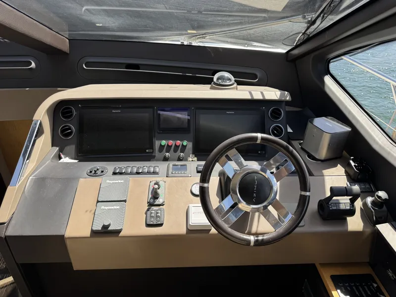 Slide: The Image of Azimut Fly 2018 - 8144788
