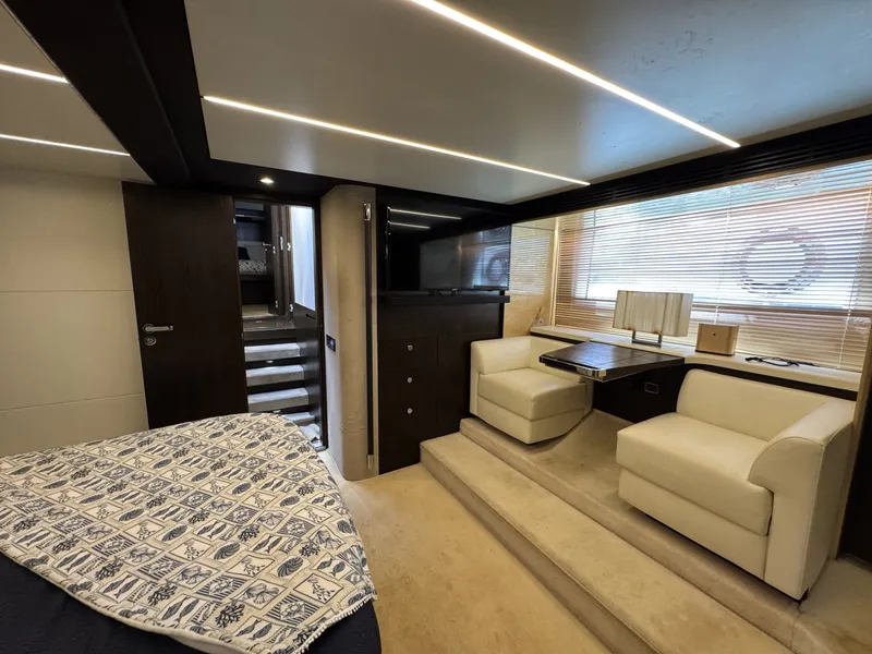 Slide: The Image of Azimut Fly 2018 - 8144790