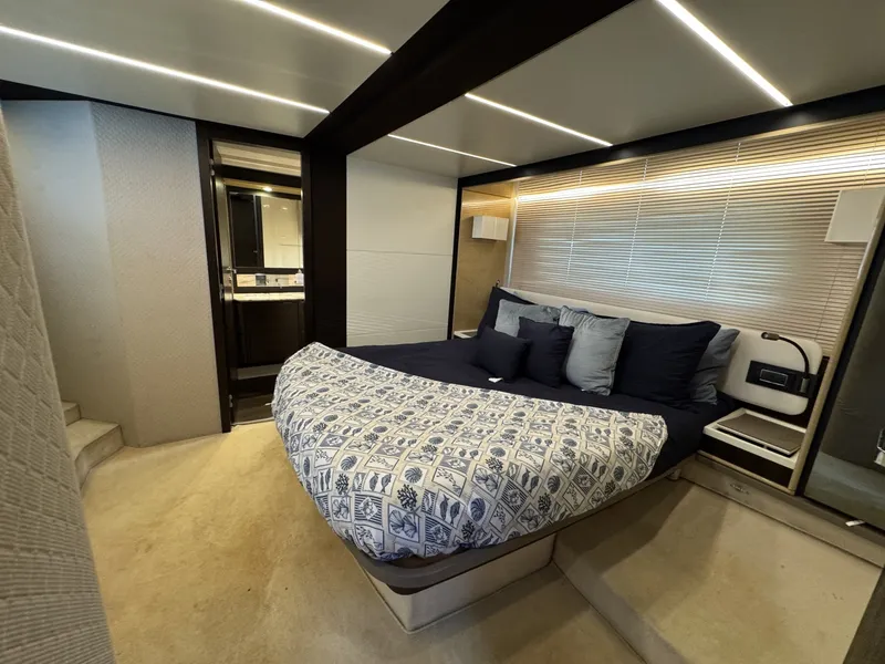 Slide: The Image of Azimut Fly 2018 - 8144789