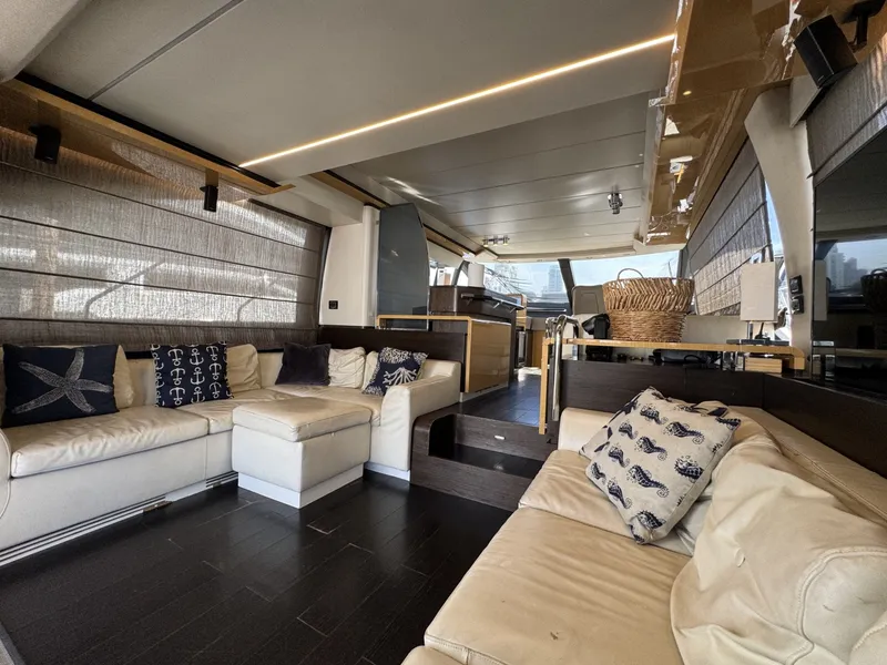 Slide: The Image of Azimut Fly 2018 - 8144785