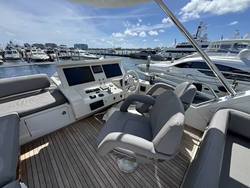 Slide: The Image of Azimut Fly 2018 - 8144781