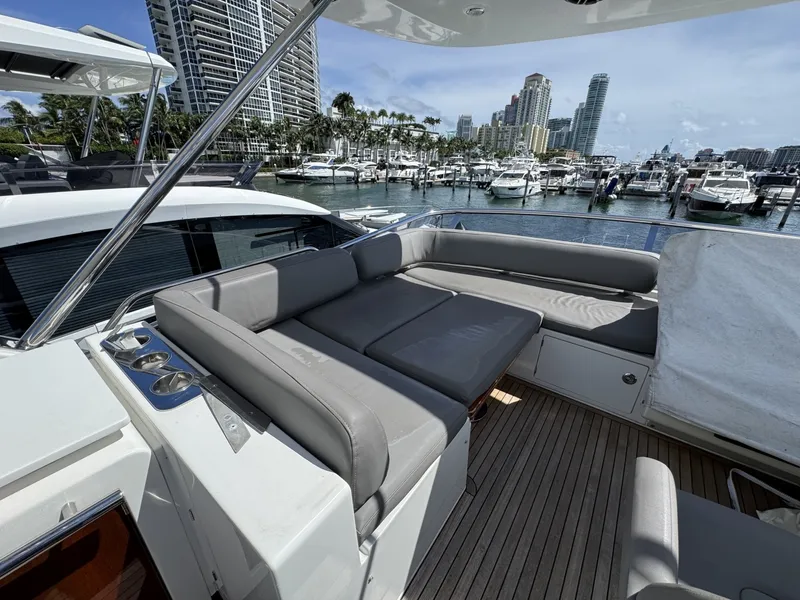 Slide: The Image of Azimut Fly 2018 - 8144780