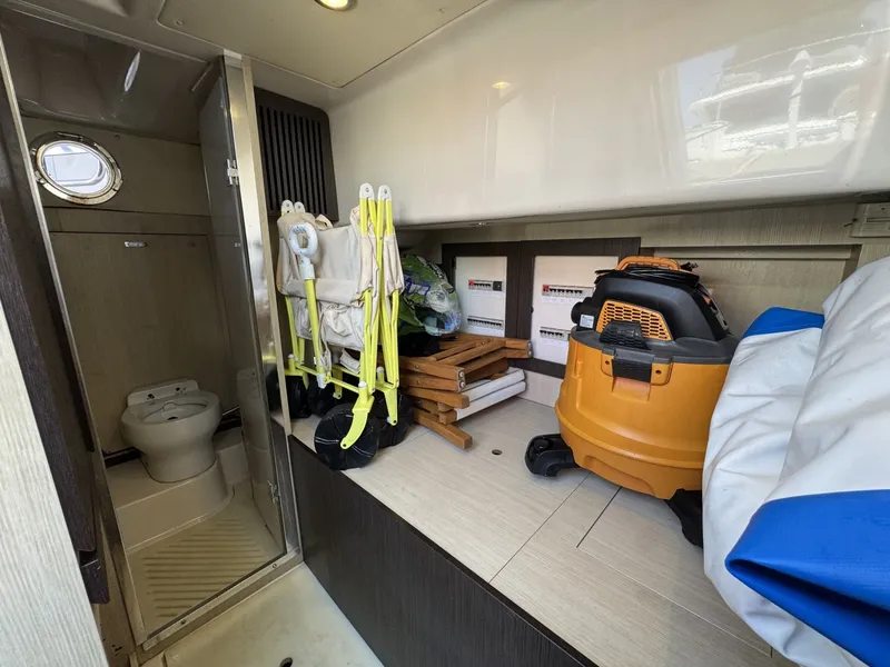 Slide: The Image of Azimut Fly 2018 - 8144793