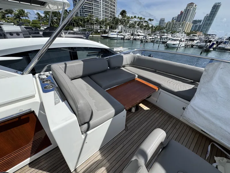 Slide: The Image of Azimut Fly 2018 - 8144779