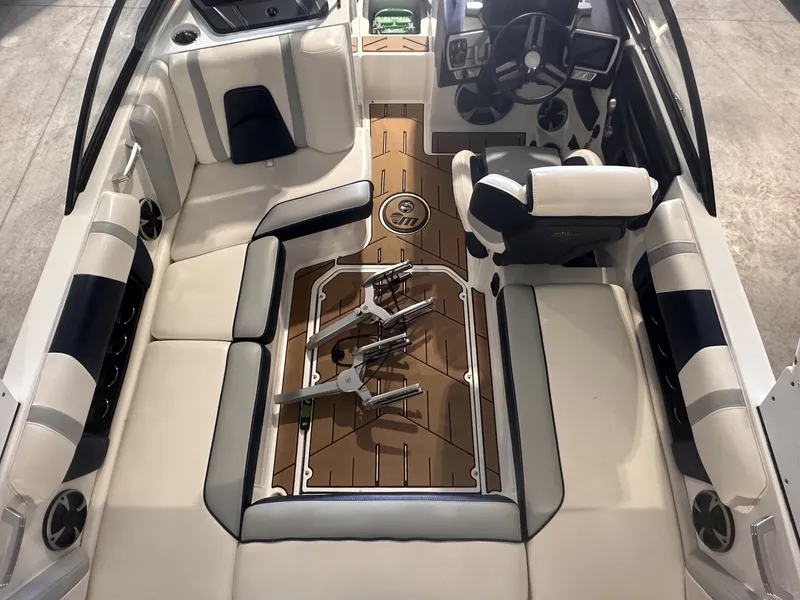 Slide: The Image of Malibu 21 2019 - 7849088