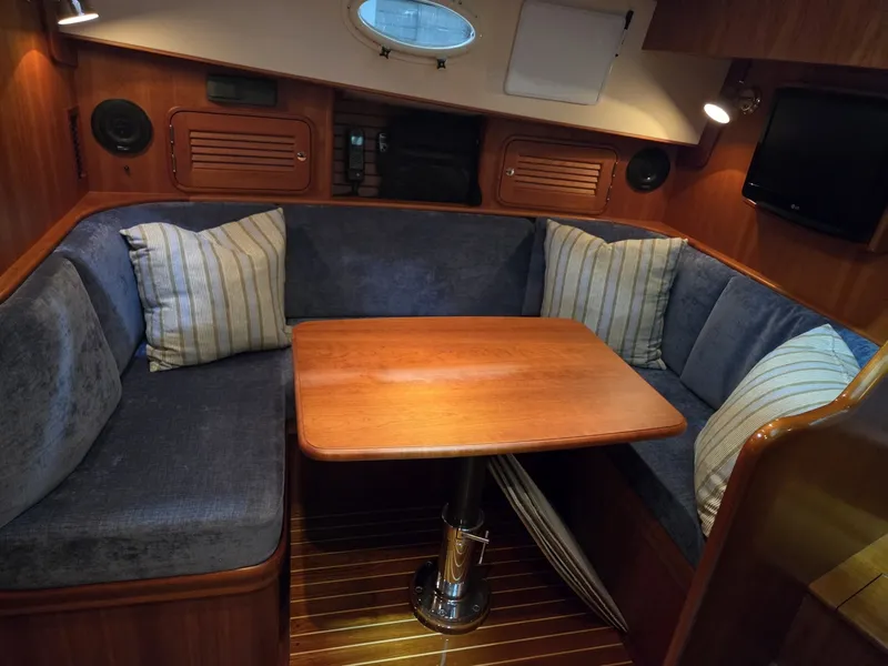 Slide: The Image of Hinckley Yachts Talaria 44 2009 - 7912290