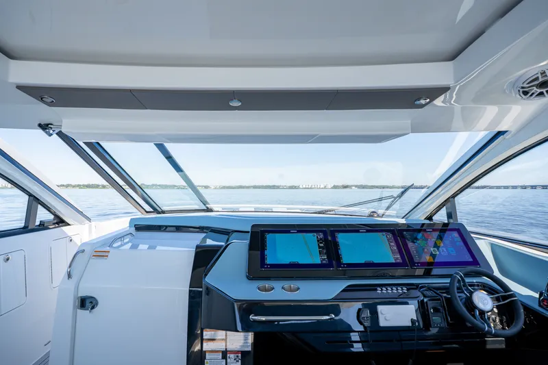 Slide: The Image of Cruisers 50 GLS OB 2027 - 8227608