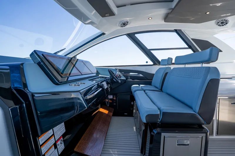 Slide: The Image of Cruisers 50 GLS OB 2027 - 8227600
