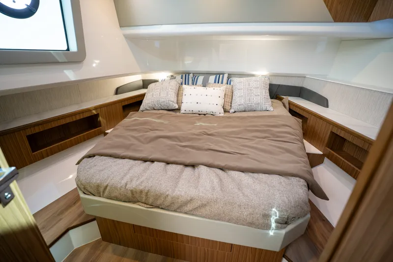 Slide: The Image of Cruisers 50 GLS OB 2027 - 8227622