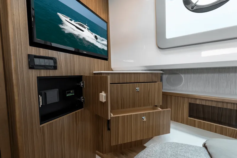 Slide: The Image of Cruisers 50 GLS OB 2027 - 7849429