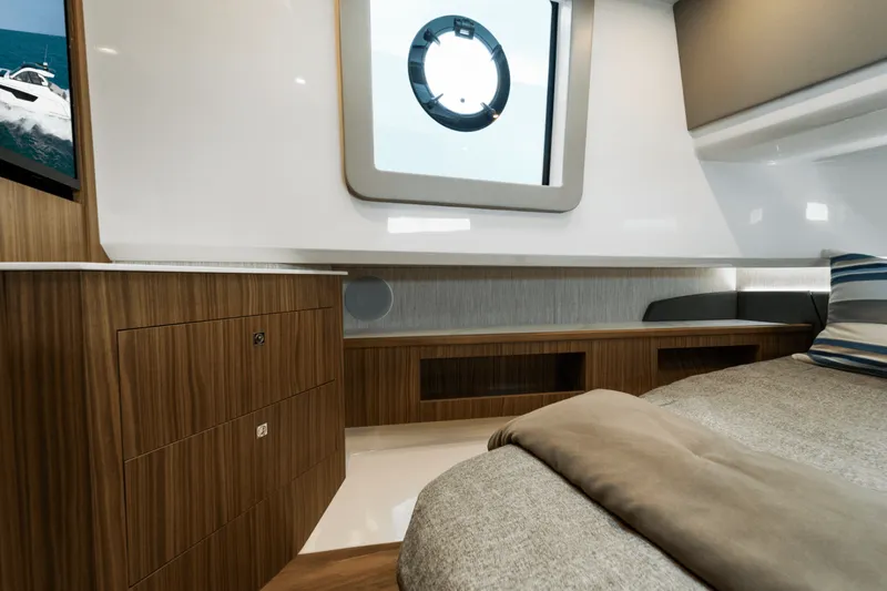 Slide: The Image of Cruisers 50 GLS OB 2027 - 7849427