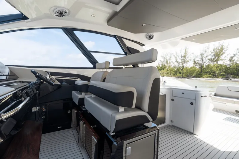 Slide: The Image of Cruisers 50 GLS OB 2027 - 7849480