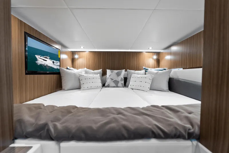 Slide: The Image of Cruisers 50 GLS OB 2027 - 7849412