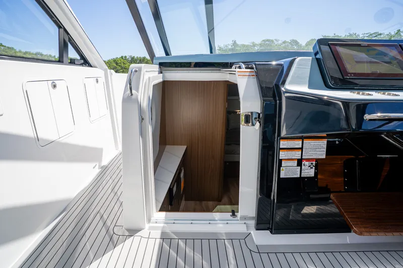 Slide: The Image of Cruisers 50 GLS OB 2027 - 8227633