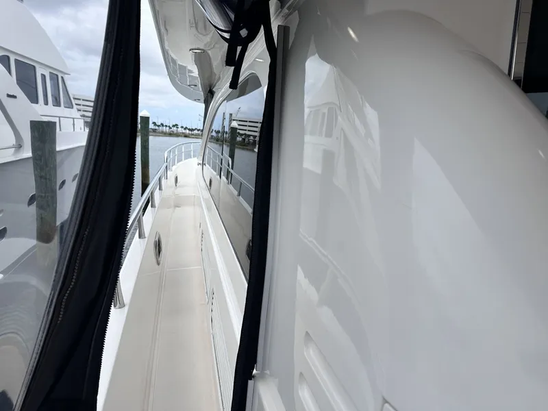 Slide: The Image of Horizon E62 Motor Yacht 2003 - 8124204