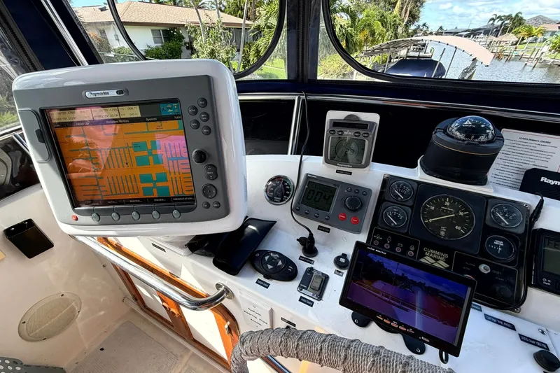 Slide: The Image of Heritage East 36 Sundeck Trawler 1998 - 7854496
