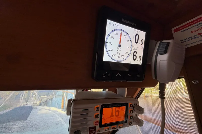 Slide: The Image of Heritage East 36 Sundeck Trawler 1998 - 8043972