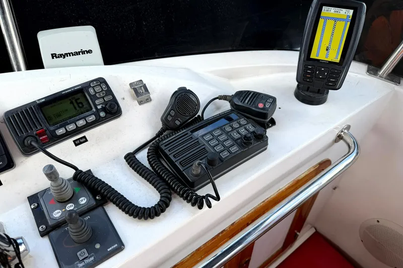 Slide: The Image of Heritage East 36 Sundeck Trawler 1998 - 7854492