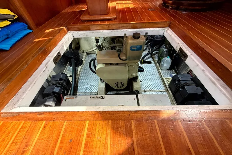 Slide: The Image of Heritage East 36 Sundeck Trawler 1998 - 7854585