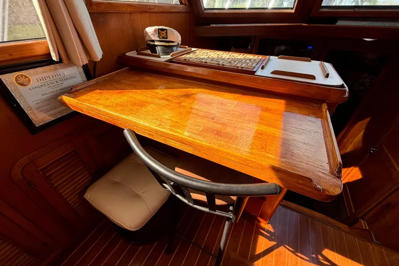 Slide: The Image of Heritage East 36 Sundeck Trawler 1998 - 7854600