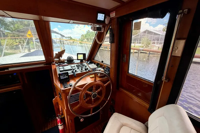 Slide: The Image of Heritage East 36 Sundeck Trawler 1998 - 7854545