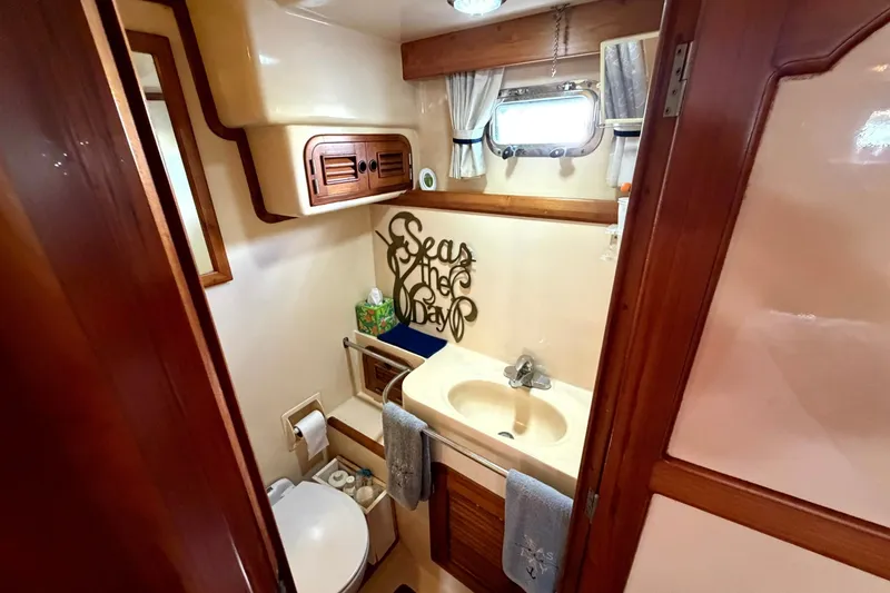 Slide: The Image of Heritage East 36 Sundeck Trawler 1998 - 7854630
