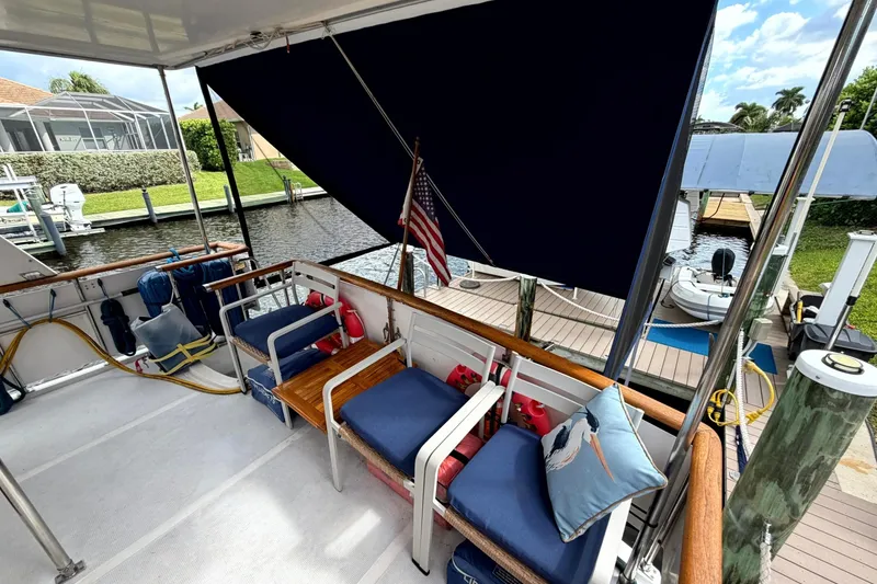 Slide: The Image of Heritage East 36 Sundeck Trawler 1998 - 7854534