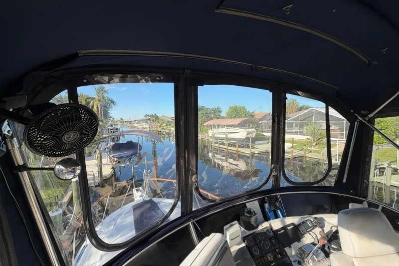 Slide: The Image of Heritage East 36 Sundeck Trawler 1998 - 8043869