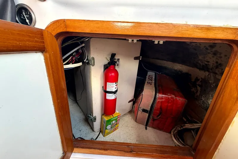 Slide: The Image of Heritage East 36 Sundeck Trawler 1998 - 7854505
