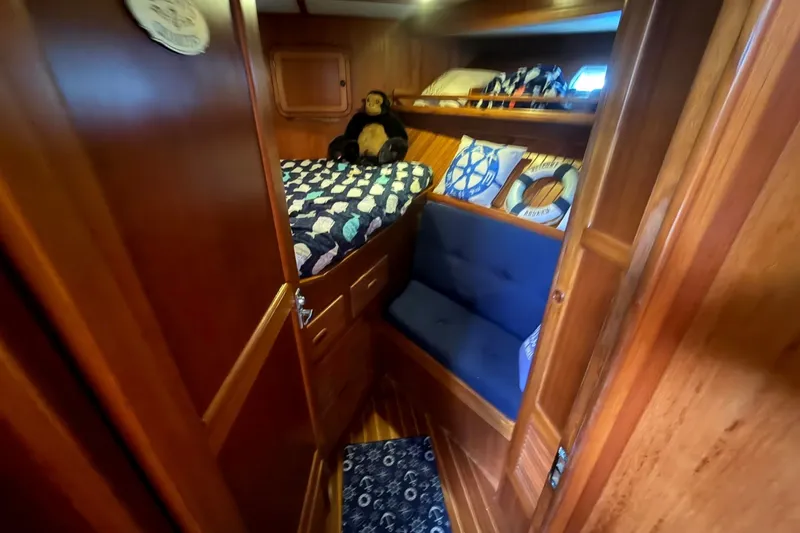 Slide: The Image of Heritage East 36 Sundeck Trawler 1998 - 7854546