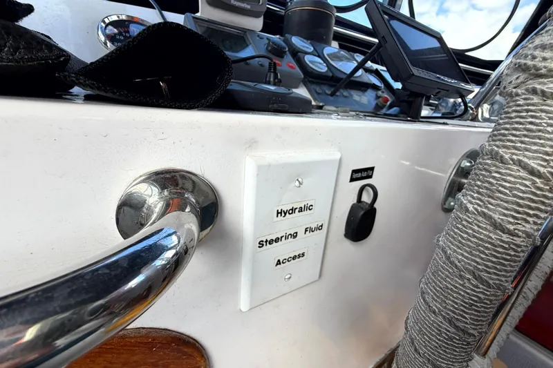Slide: The Image of Heritage East 36 Sundeck Trawler 1998 - 7854503