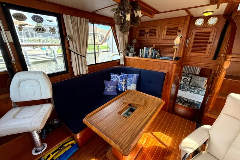 Slide: The Image of Heritage East 36 Sundeck Trawler 1998 - 7854605