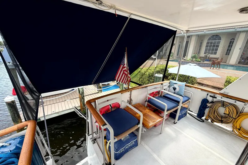 Slide: The Image of Heritage East 36 Sundeck Trawler 1998 - 7854532