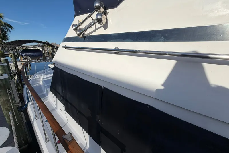 Slide: The Image of Heritage East 36 Sundeck Trawler 1998 - 8316120
