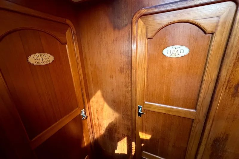 Slide: The Image of Heritage East 36 Sundeck Trawler 1998 - 7854578