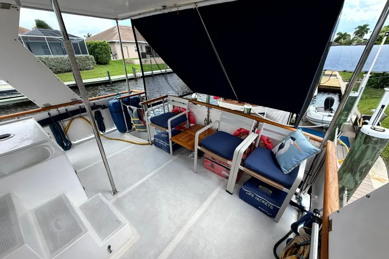 Slide: The Image of Heritage East 36 Sundeck Trawler 1998 - 7854528